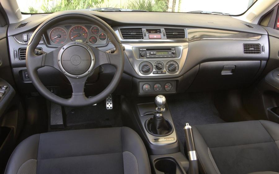  Mitsubishi Lancer Evolution IX MR 2007 года  (фото 13 из 129)